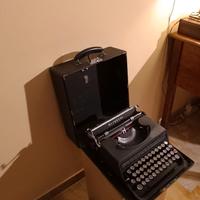 Macchina da scrivere Olivetti Studio 42