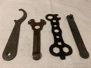VECCHIE CHIAVI MULTIFUNZIONE BORSELLO BICI D' EPOC