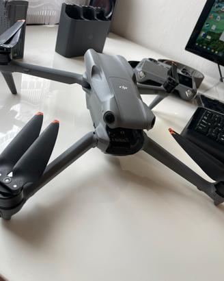 DJI Air 3 Fly More Combo (RC2) + Accessori