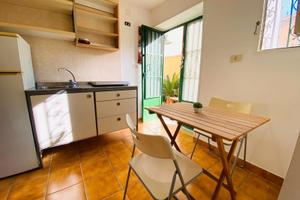 Monolocale con balcone Suor Orsola Benincasa