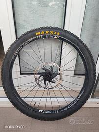 Ruota anteriore MTB tubeless con copertone e disco