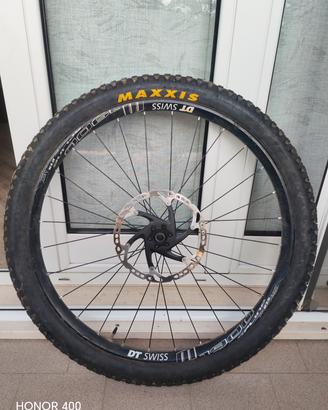 Ruota anteriore MTB tubeless con copertone e disco