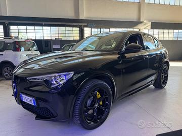 Alfa Romeo Stelvio 2.0 Benzina 2017 – Allestimento