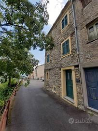 Rustico / Casale di 120 m² con 3 locali e box auto