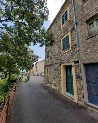 Rustico / Casale di 120 m² con 3 locali e box auto
