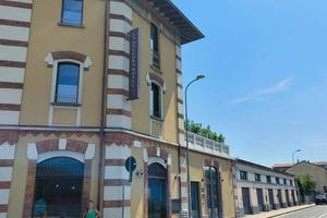 AD.ZE STAZIONE- COMPLESSO COMMERCIALE INDIPENDENTE