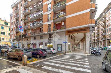 2 LOCALI A CIVITAVECCHIA