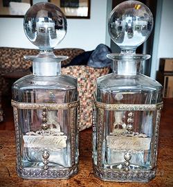 Coppia di bottiglie da liquore in vetro e argento