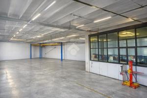 CAPANNONE A CAROBBIO DEGLI ANGELI