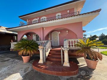 Via Altofonte, Villa con terreno e depandance