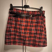 Gonna rossa e nera con cinturino 