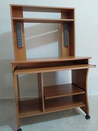 Mobile da computer e poltrone