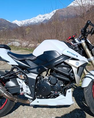 moto Suzuki gsr 750