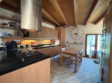 MONOLOCALE A TRAVAGLIATO