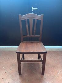 Sedie Rustiche in legno con seduta sagomata