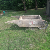 Carriola in legno da giardino con ruota in ferro