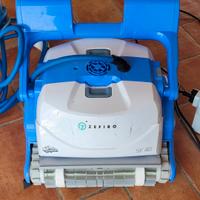 Robot per pulire la piscina 