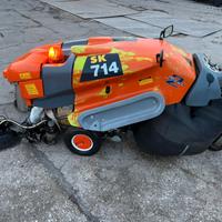 M168 - Motospazzatrice con aspirazione