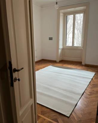 Tappeto moquette bianco bordo verde