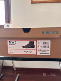 Scarpe MTB mai usate con attacchi ancora da montar