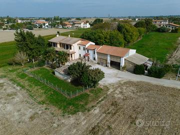 Agna - Casa singola con annessi ed eventuale terre