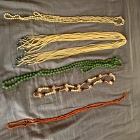 Collane in  corallo, perle di mare, ossidiana,