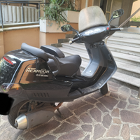Scooter Piaggio Hexagon 180
