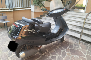 Scooter Piaggio Hexagon 180