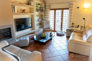 Rustico / Casale di 1000 m² con più di 5 locali e 