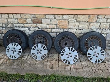 Cerchi 14" con gomme nuove e borchie fiat