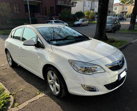 Opel Astra 1.6 benzina 115 cv