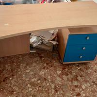 Scrivania con cassettiera – buone condizioni