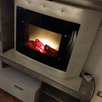 Parete attrezzata e camino