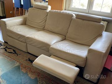 Divano in pelle chiara