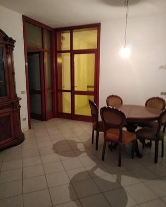 tavolo rotondo in legno