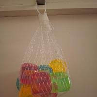 N. 12 cubetti colorati per ghiaccio. Cm. 2 x 2.