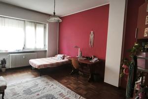 Camera in appartamento signorile