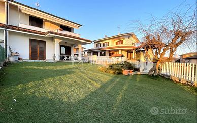 Villa a Schiera a Strambino 9 locali