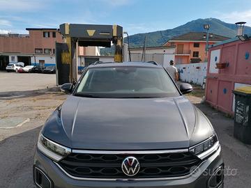 VOLKSWAGEN T-ROC PARI AL NUOVO