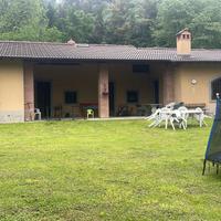 Salone e giardino per feste in villa in campagna