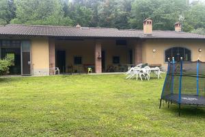 Salone e giardino per feste in villa in campagna