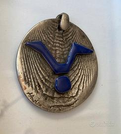 Rilievo - pendente di Arnaldo Pomodoro firmato