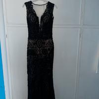 Abito lungo elegante nero con dettagli ricamati