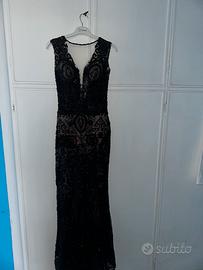 Abito lungo elegante nero con dettagli ricamati