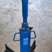 Sollevatore idraulico