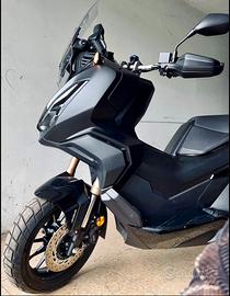 Honda ADV 350 - 2000 km - Pari al nuovo - Garanzia