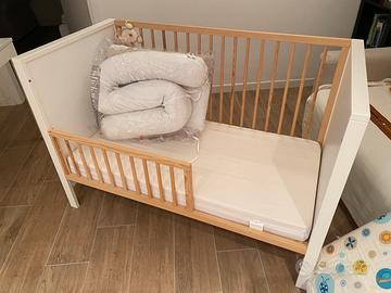 Lettino legno naturale/bianco “cresce con bambino”