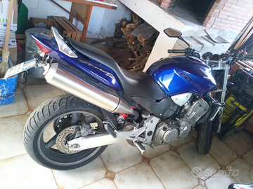 Honda hornet 900 del 2002 con km 37000