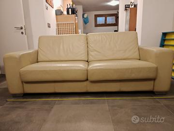 Divano in similpelle 