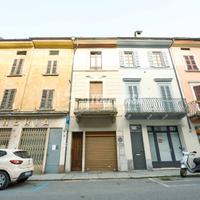 INTERA PALAZZINA IN CENTRO STORICO!